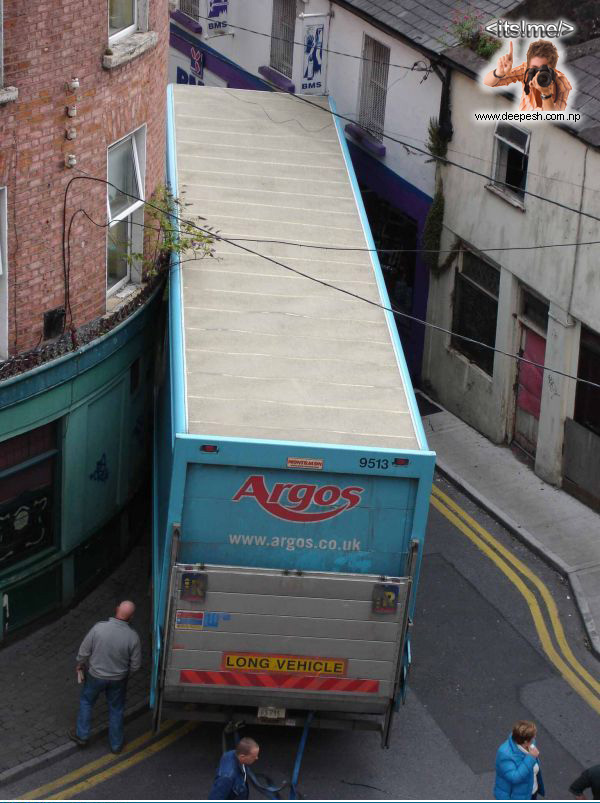 very long vehicle stuck in a narrow street